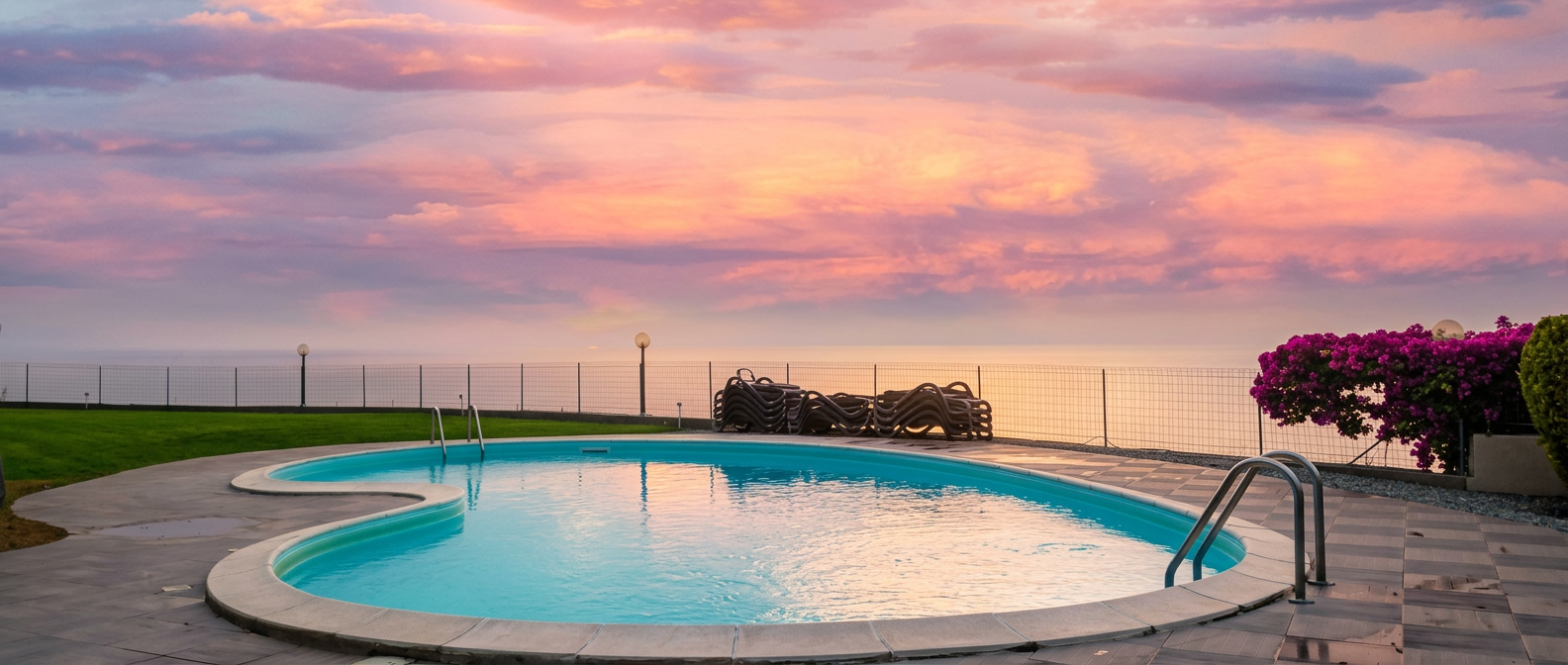 Piscina panoramica al tramonto a Parghelia